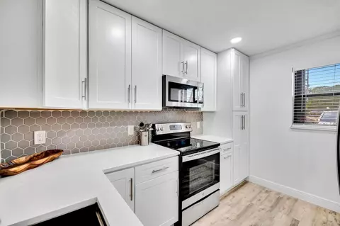 701 N Indian River Dr #105, Fort Pierce, FL 34950