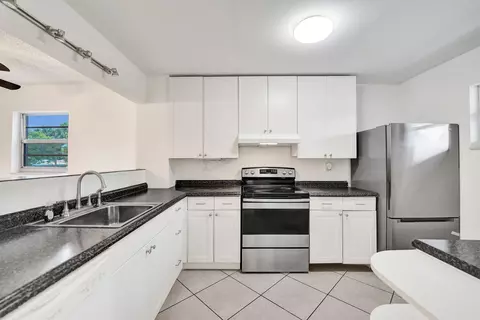 1100 NW 87th Ave #208, Coral Springs, FL 33071
