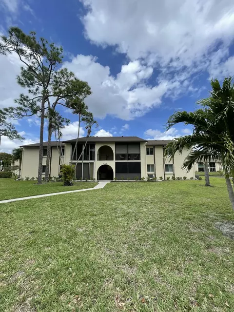 116 Lake Pine Cir, Greenacres, FL 33463