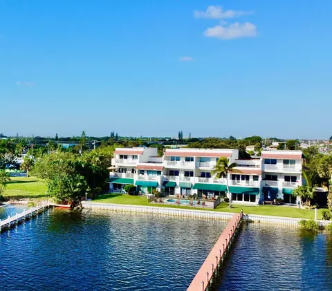 324 N Lake Dr, Lantana, FL 33462