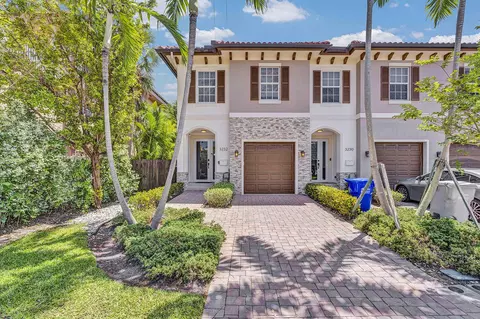 3232 Marine Dr, Pompano Beach, FL 33062