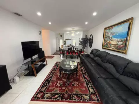 4706 NW 36th St #605, Lauderdale Lakes, FL 33319