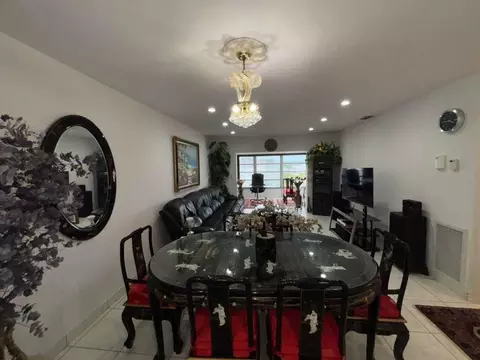 4706 NW 36th St #605, Lauderdale Lakes, FL 33319