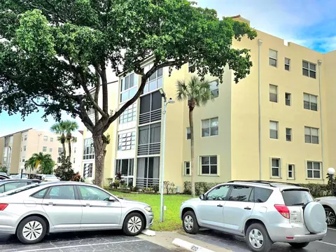 2831 Somerset Dr #305, Lauderdale Lakes, FL 33311