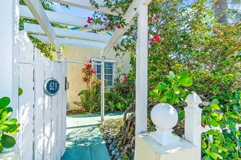 629 Selkirk St, West Palm Beach, FL 33405