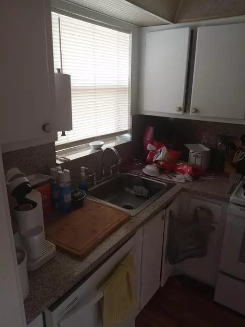 2901 E Sunrise Lakes Dr E #202, Sunrise, FL 33322