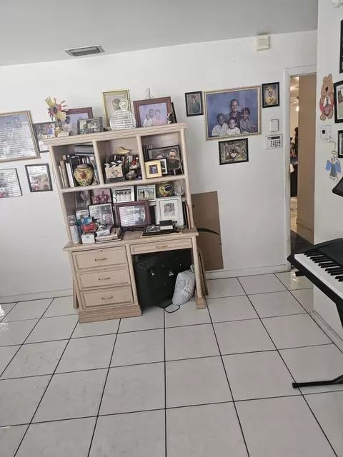 4330 NW 11th St, Lauderhill, FL 33313