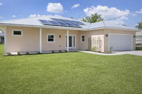 4709 SE Bayshore Ter, Stuart, FL 34997