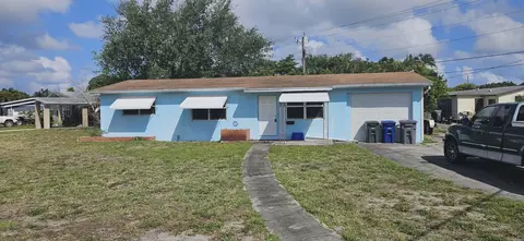860 W Jasmine Dr, Lake Park, FL 33403