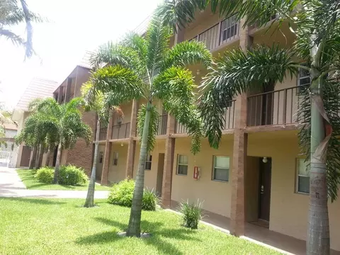 120 Sparrow Dr #115, Royal Palm Beach, FL 33411