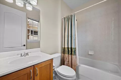 Bath - 133 Sugarberry Dr, Jupiter, FL 33458 photo 4 of 4