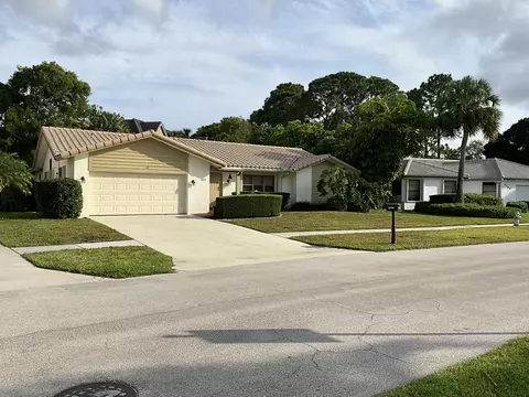 6114 Woodbury Rd, Boca Raton, FL 33433