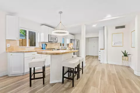 829 NE 17th St, Fort Lauderdale, FL 33305