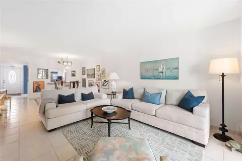 9420 S Hollybrook Lake Dr #109, Pembroke Pines, FL 33025