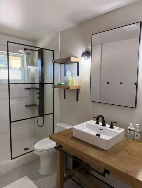 Bath - 20 E Windsor Rd E, Jupiter, FL 33469 photo 1 of 2