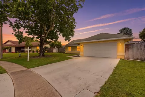 145 Roycourt Cir, Royal Palm Beach, FL 33411