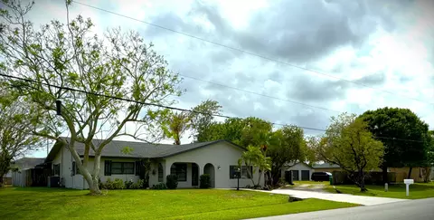 202 SW Crescent Ave, Port Saint Lucie, FL 34984