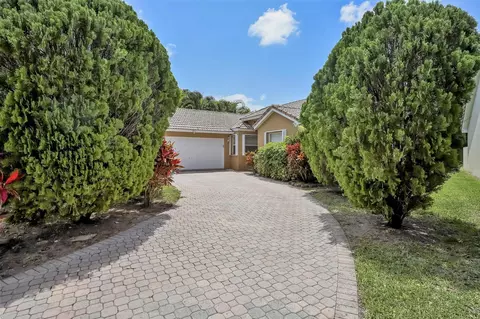 13284 Majestic Pine Ct, Delray Beach, FL 33484