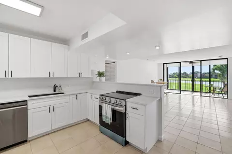 4545 Luxemburg Ct #206, Greenacres, FL 33467
