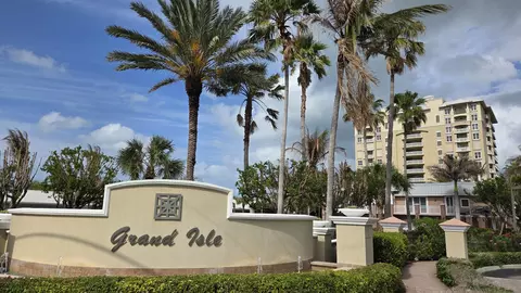 3702 N Hwy A1a #801, Hutchinson Island, FL 34949