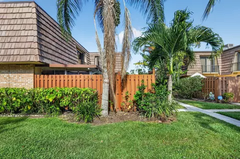 623 Springdale Cir, Palm Springs, FL 33461