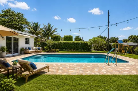 7571 NW 1st Ct, Pembroke Pines, FL 33024