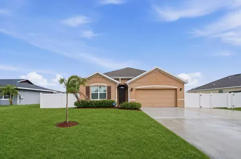 428 SE Fairchild Ave, Port Saint Lucie, FL 34984