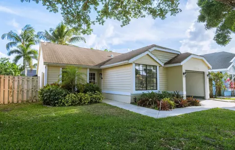 Exterior - 1222 Ute St, Jupiter, FL 33458 photo 2 of 4
