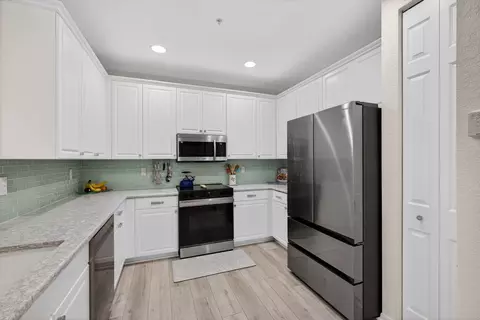Kitchen - 4345 Parkside Dr, Jupiter, FL 33458 photo 1 of 9
