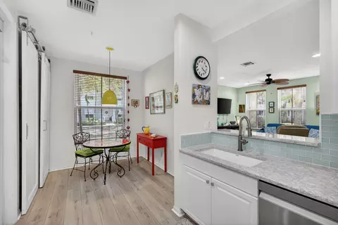 Kitchen - 4345 Parkside Dr, Jupiter, FL 33458 photo 5 of 9