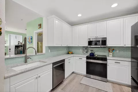 Kitchen - 4345 Parkside Dr, Jupiter, FL 33458 photo 2 of 9