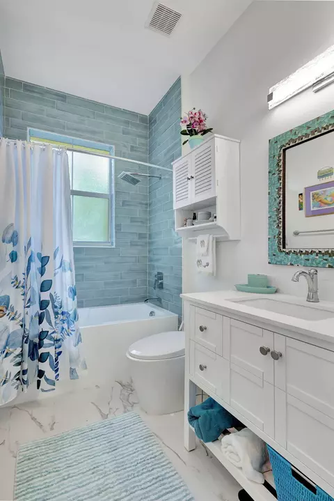 Bath - 4345 Parkside Dr, Jupiter, FL 33458 photo 5 of 7