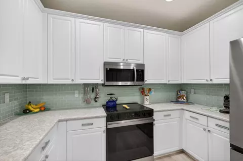 Kitchen - 4345 Parkside Dr, Jupiter, FL 33458 photo 7 of 9