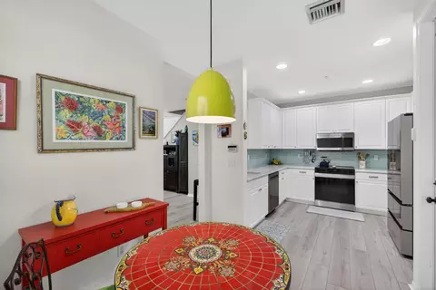 Kitchen - 4345 Parkside Dr, Jupiter, FL 33458 photo 6 of 9