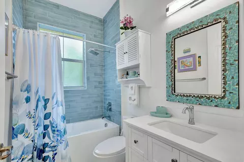 Bath - 4345 Parkside Dr, Jupiter, FL 33458 photo 6 of 7