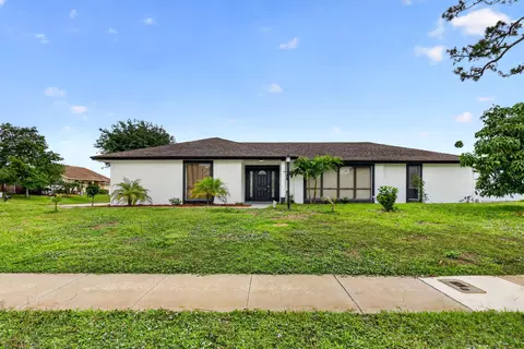 4831 Dorchester Mews, Haverhill, FL 33415