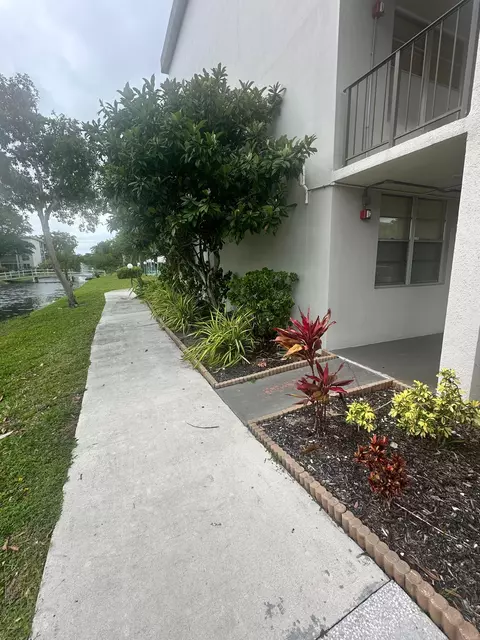 4850 NW 29th Ct #132, Lauderdale Lakes, FL 33313