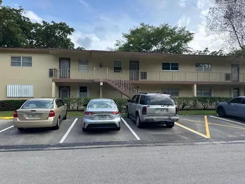 7680 NW 1st St #102, Margate, FL 33063