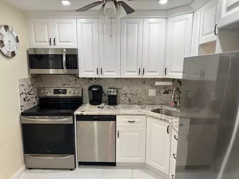 7680 NW 1st St #102, Margate, FL 33063