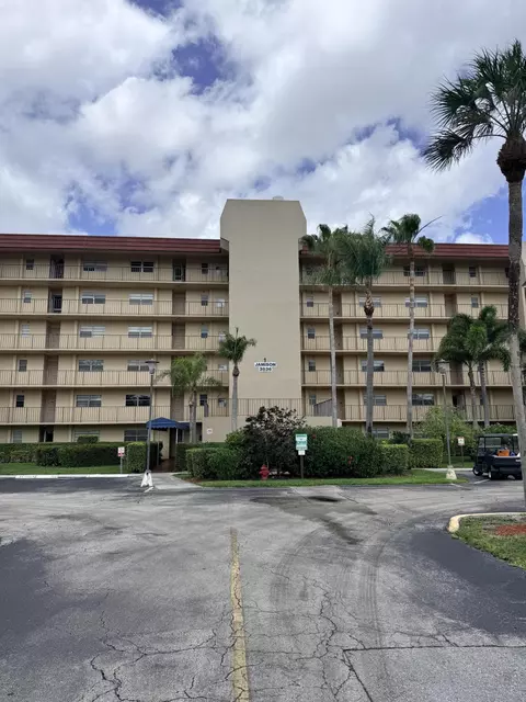 3836 Via Poinciana #306, Lake Worth, FL 33467