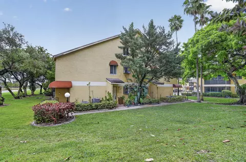 3041 N Oakland Forest Dr #103, Oakland Park, FL 33309