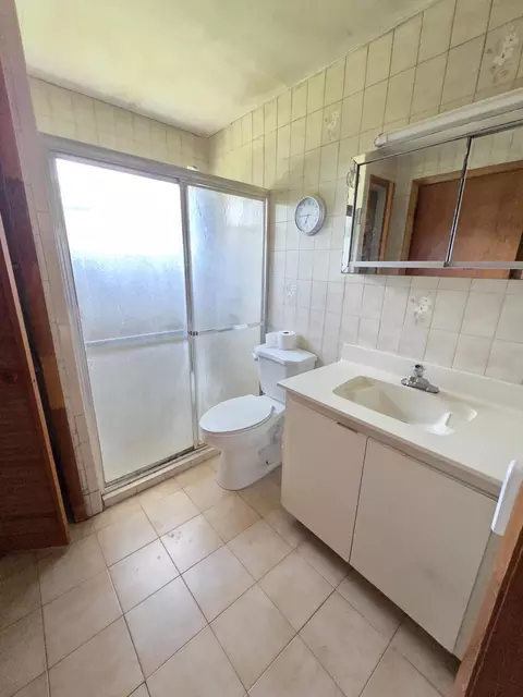 Bath - 6495 W 2nd Ct, Hialeah, FL 33012 photo 2 of 2