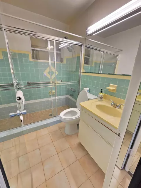 Bath - 6495 W 2nd Ct, Hialeah, FL 33012 photo 1 of 2