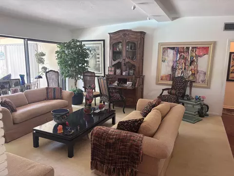 1951 NE 194th Dr, North Miami Beach, FL 33179
