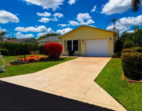 6304 Emerald Sky Ln, Greenacres, FL 33463