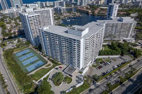 600 Three Islands Blvd #121, Hallandale Beach, FL 33009