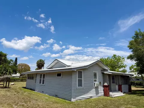 Exterior - 207 SE 4th St, Okeechobee, FL 34974 photo 5 of 7