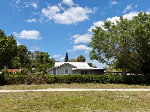 Exterior - 207 SE 4th St, Okeechobee, FL 34974 photo 3 of 7