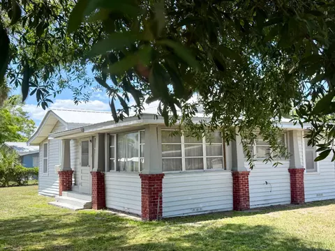 Exterior - 207 SE 4th St, Okeechobee, FL 34974 photo 6 of 7