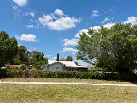 Exterior - 207 SE 4th St, Okeechobee, FL 34974 photo 4 of 7
